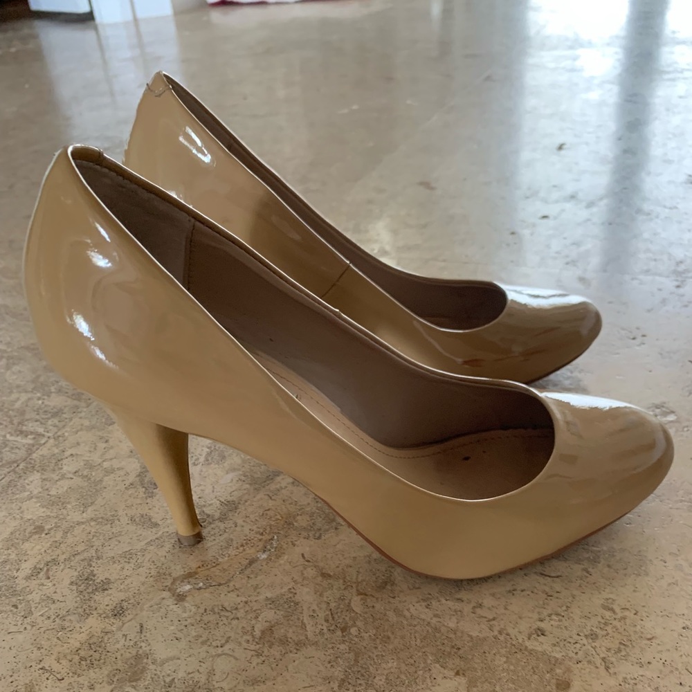 Steve Madden Nude Heels: size 8.5